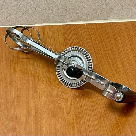 Vintage Another Androck Product Stainless Steel Bakelite Hand Mixer - Picture 4 of 14